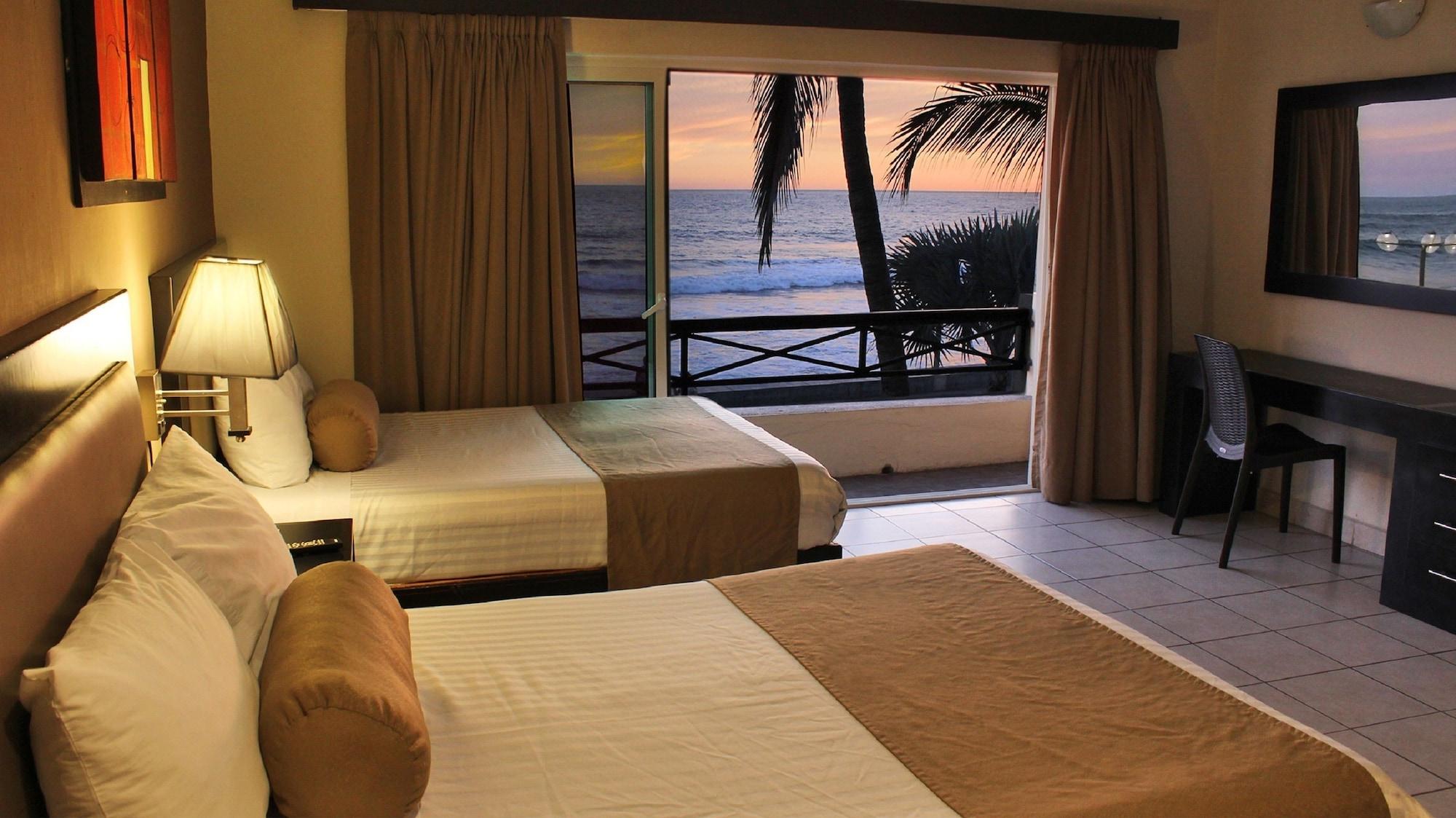 Hotel La Siesta Malecon Масатлан Екстериор снимка