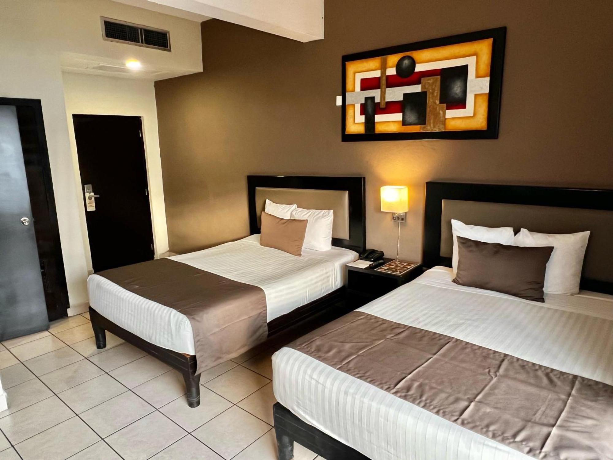 Hotel La Siesta Malecon Масатлан Стая снимка