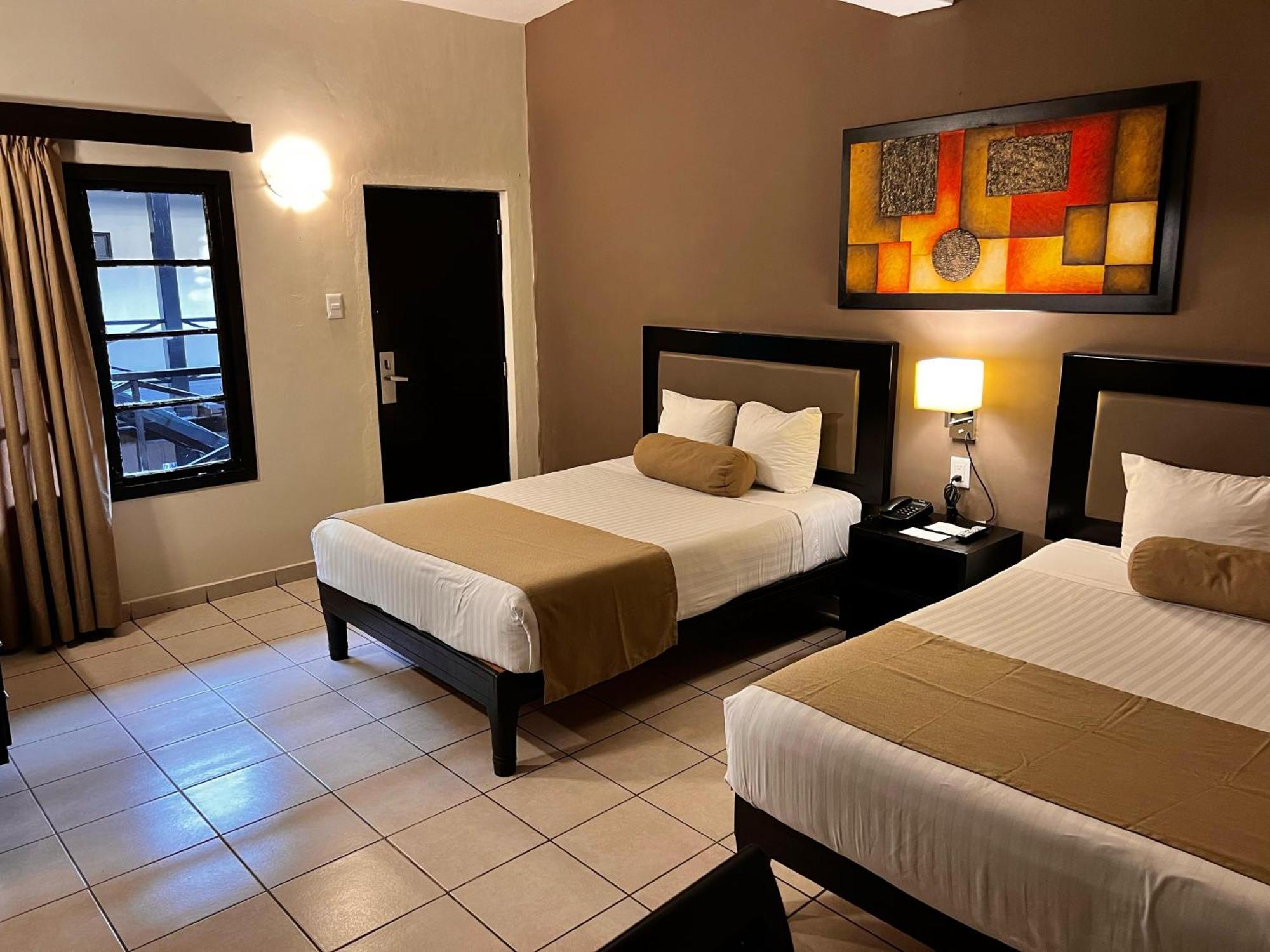 Hotel La Siesta Malecon Масатлан Стая снимка