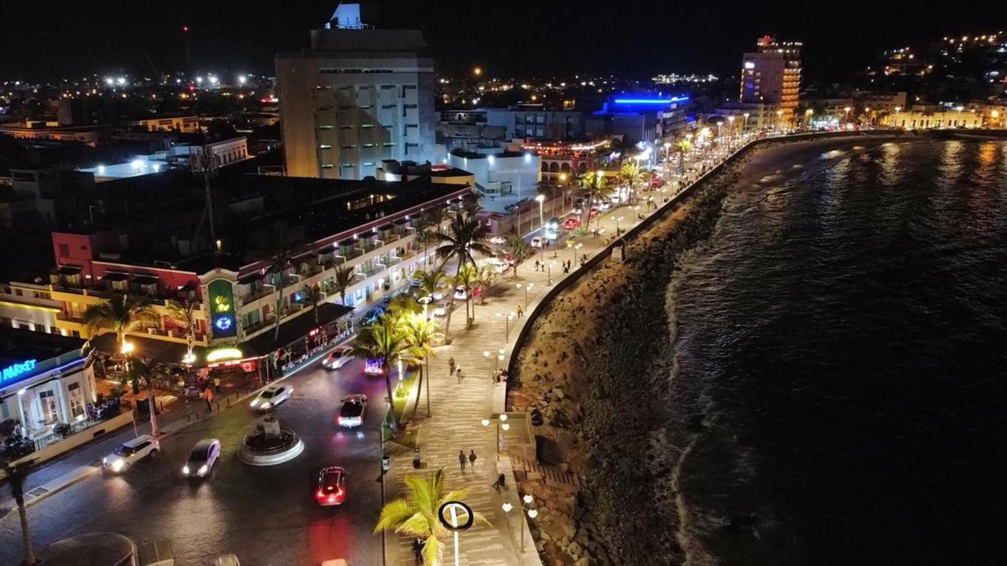 Hotel La Siesta Malecon Масатлан Екстериор снимка