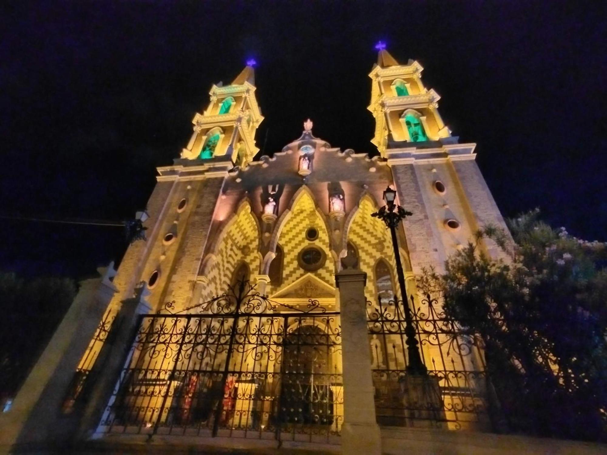 Hotel La Siesta Malecon Масатлан Екстериор снимка