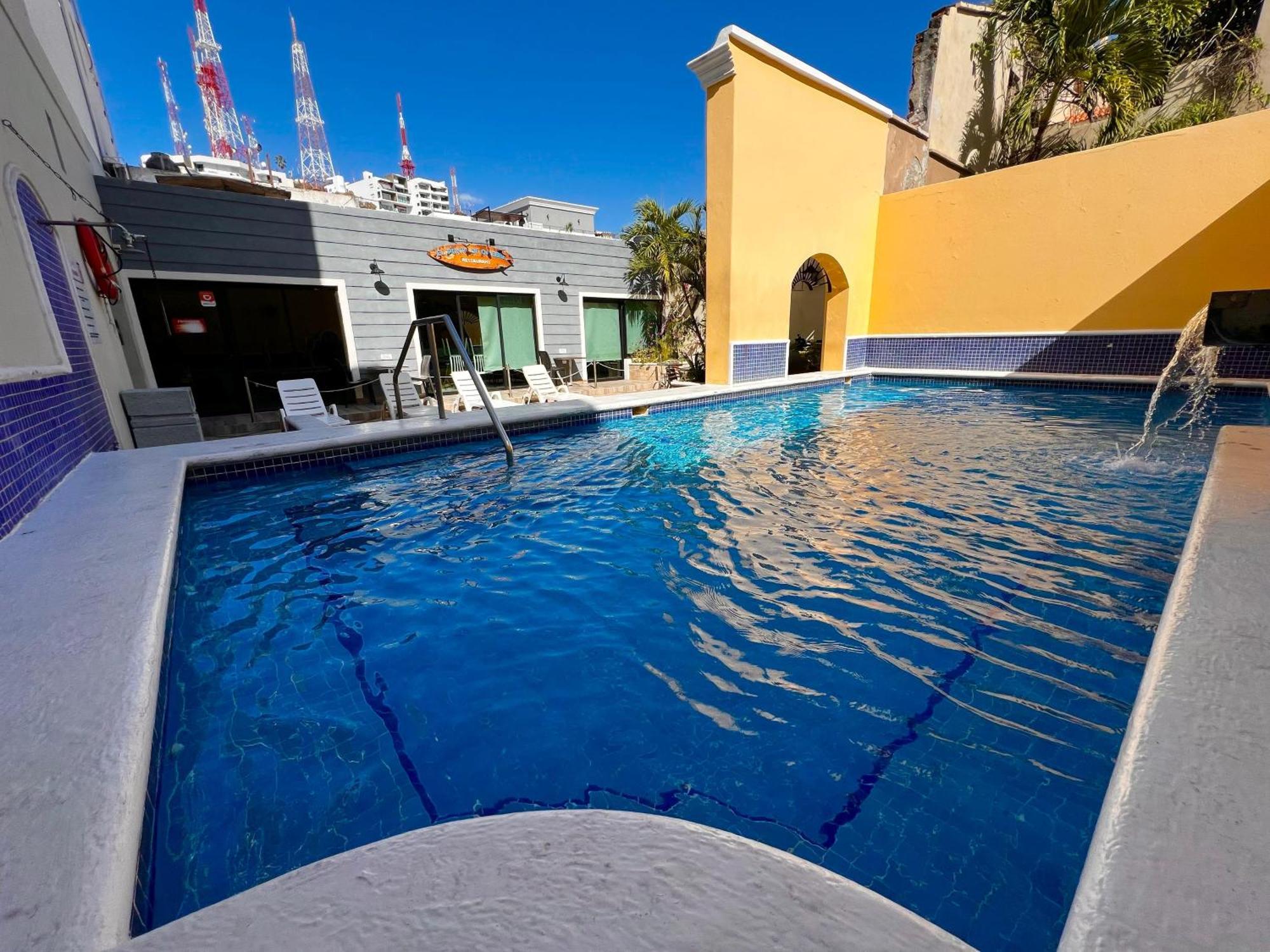 Hotel La Siesta Malecon Масатлан Екстериор снимка