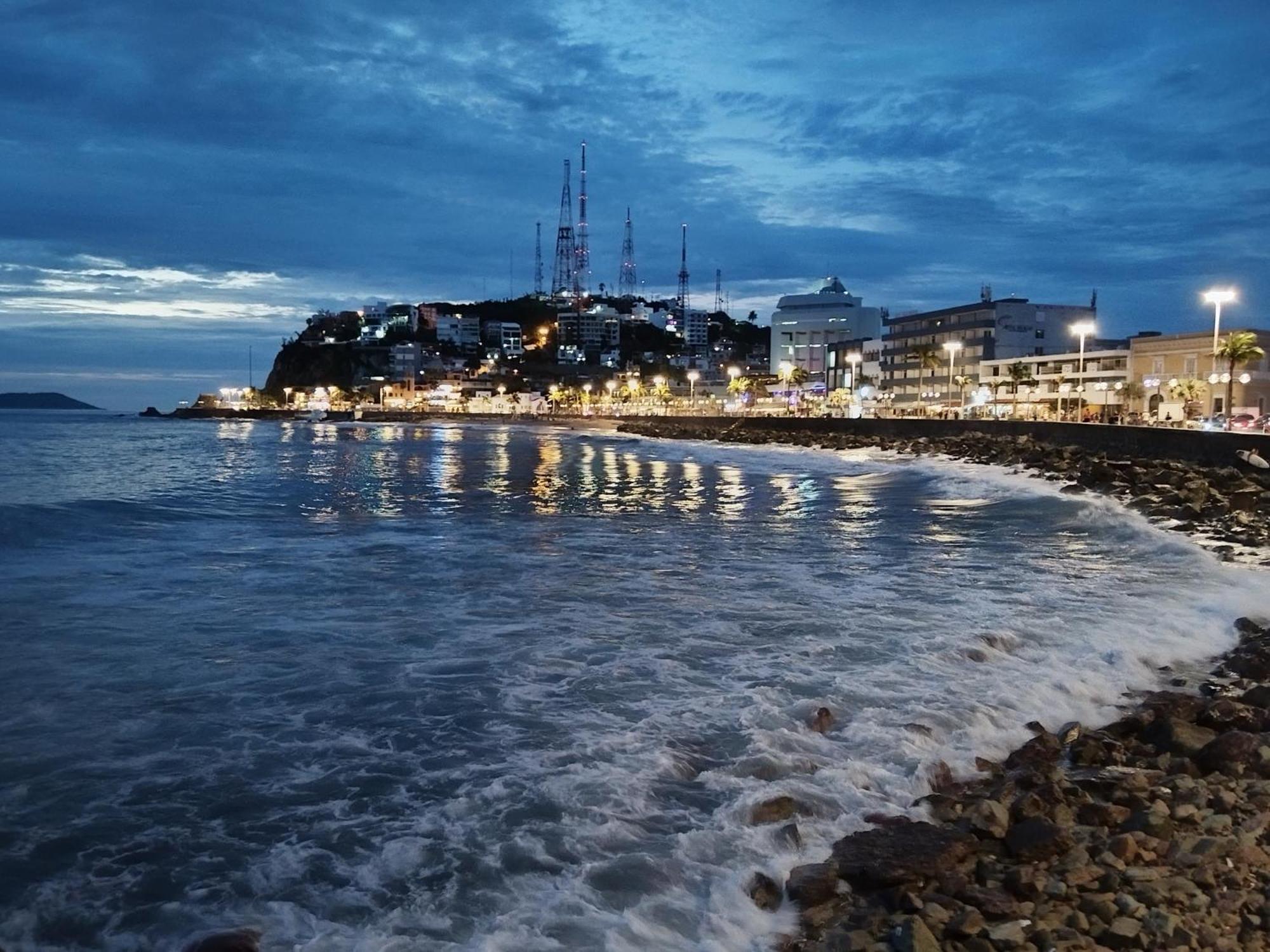 Hotel La Siesta Malecon Масатлан Екстериор снимка