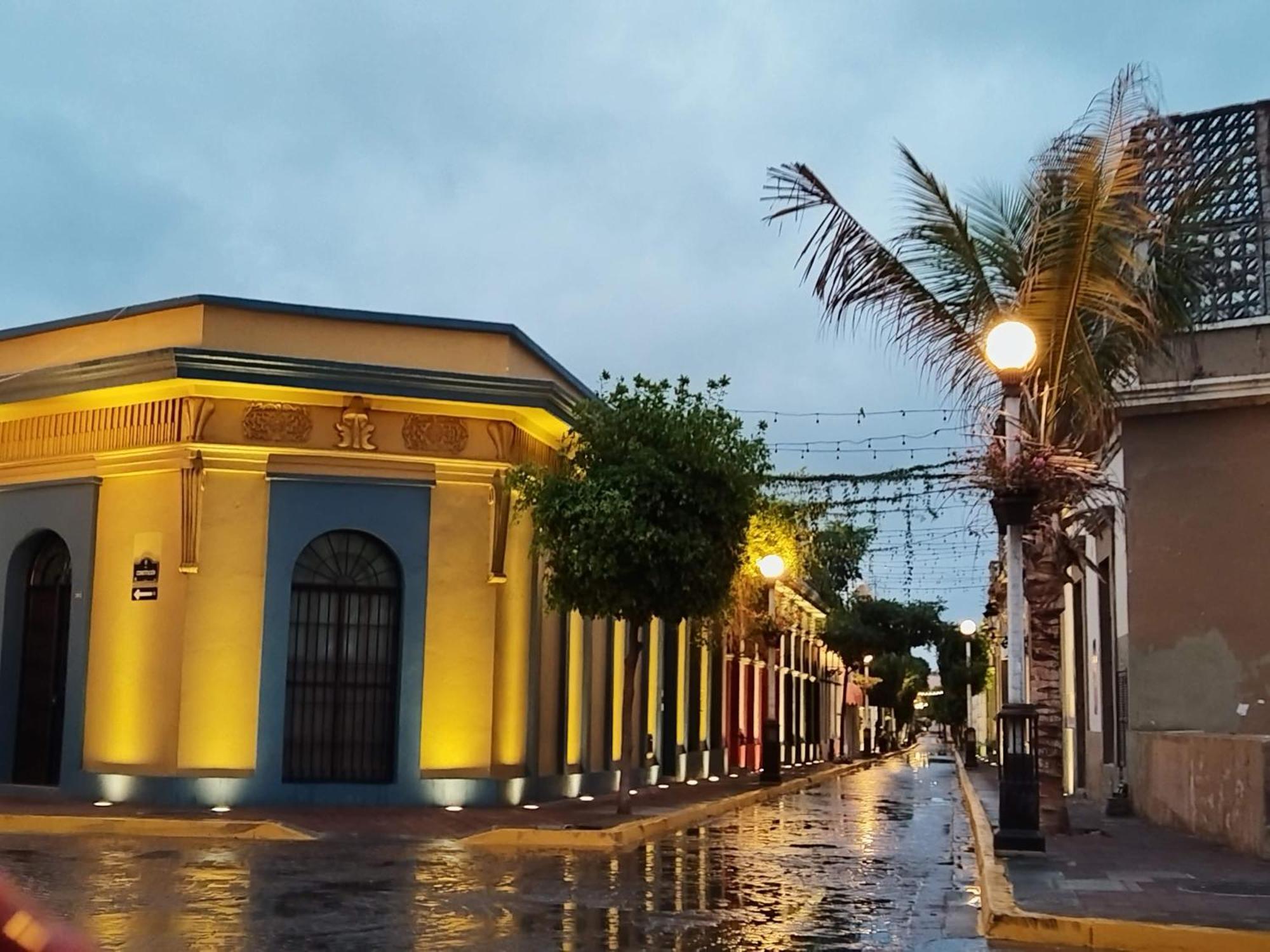 Hotel La Siesta Malecon Масатлан Екстериор снимка