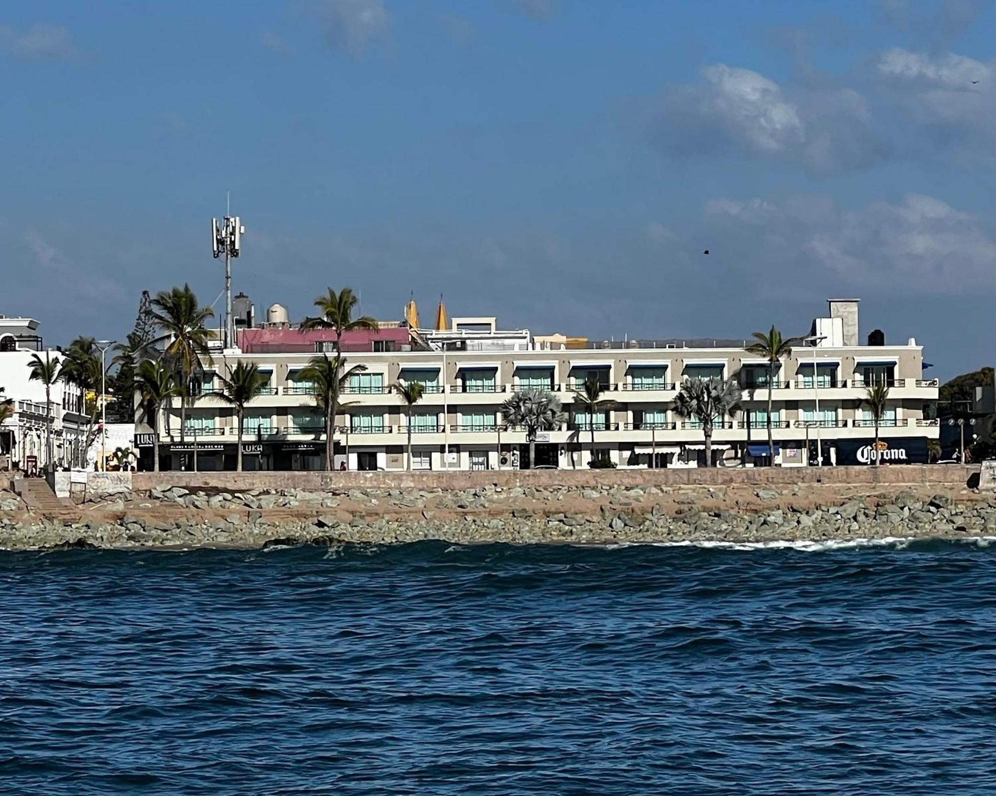 Hotel La Siesta Malecon Масатлан Екстериор снимка