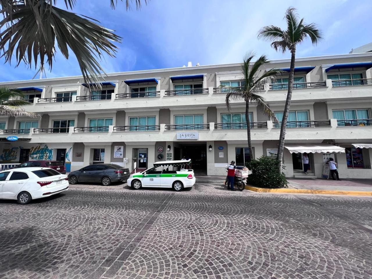 Hotel La Siesta Malecon Масатлан Екстериор снимка