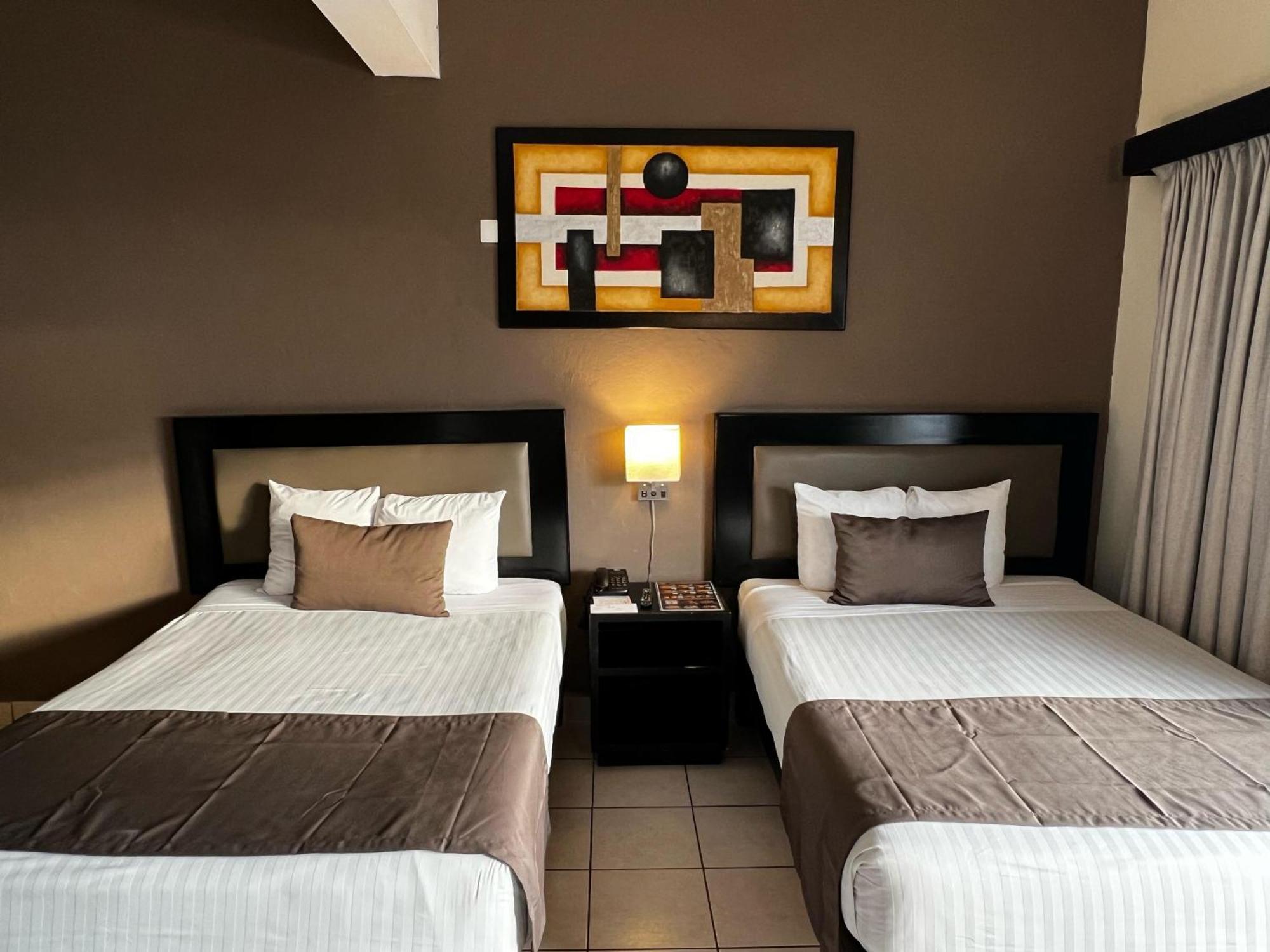 Hotel La Siesta Malecon Масатлан Стая снимка